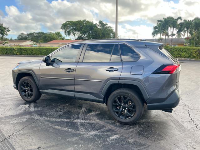 2021 toyota rav4 le