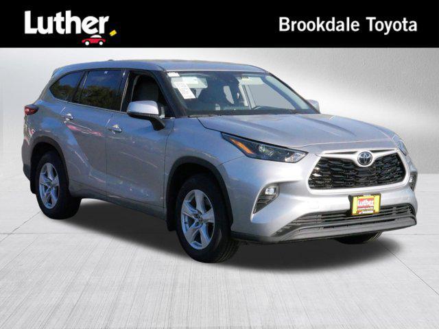 2022 toyota highlander le