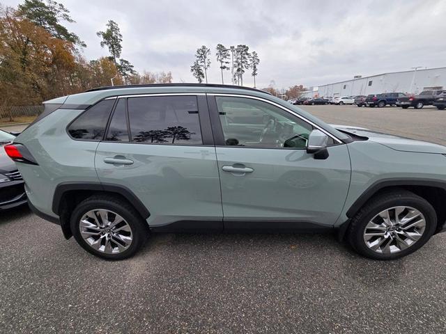 2022 toyota rav4 xle premium