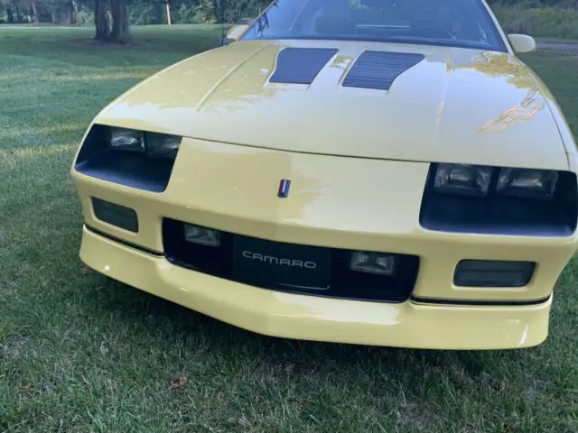 beautiful yellow 1987 5.7 liter iroc z-28 t-roof leather 64,000 miles