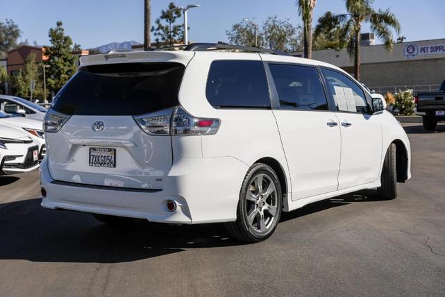 2017 toyota sienna se