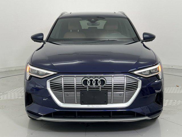 2022 audi e-tron premium plus