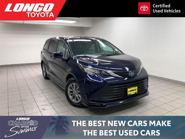 2022 toyota sienna le