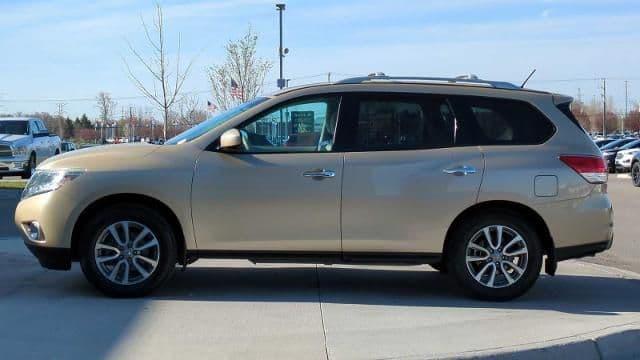 2013 nissan pathfinder sv in washington, michigan