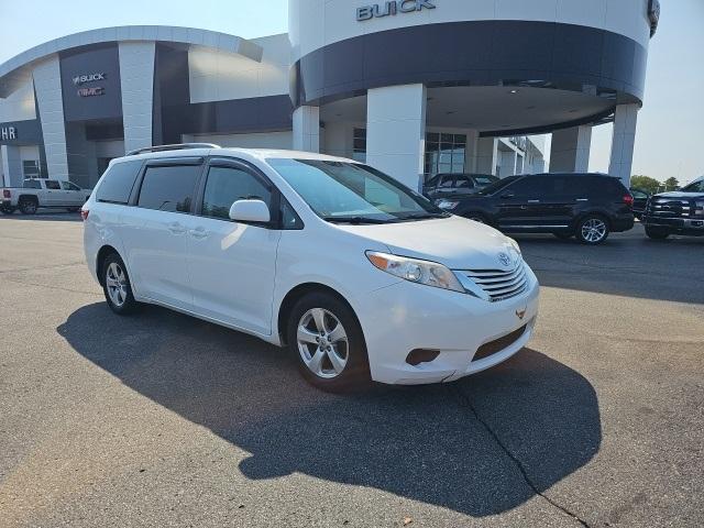 2016 toyota sienna le