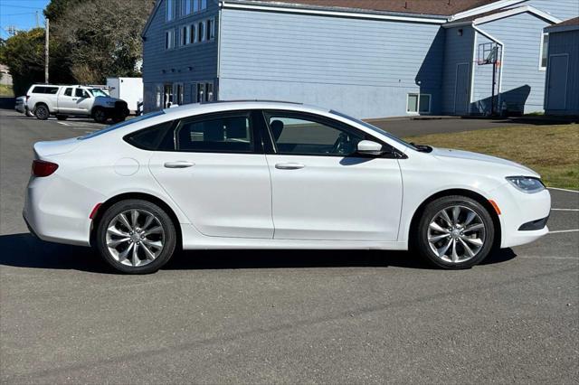 2015 chrysler 200 s