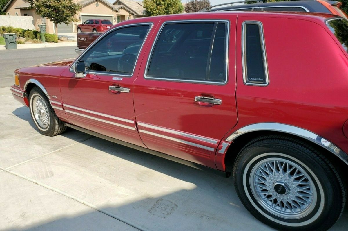 1994 lincoln town car_ signature series