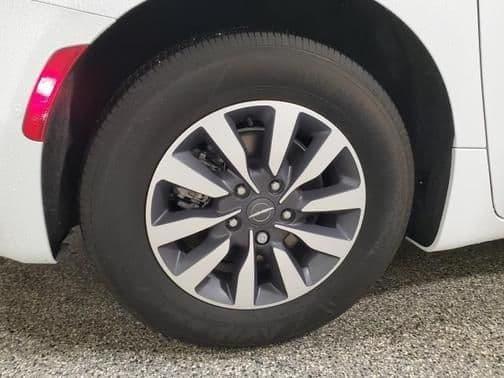 2022 chrysler pacifica hybrid limited in kalamazoo, michigan