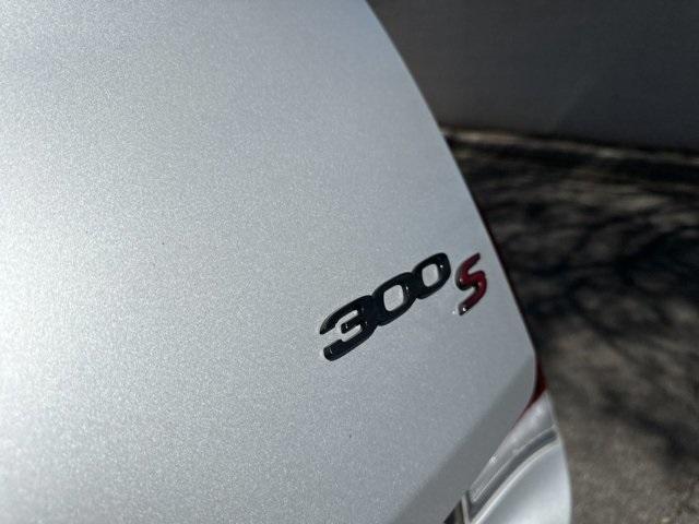 2022 chrysler 300 s