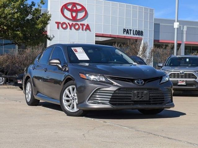 2022 toyota camry le