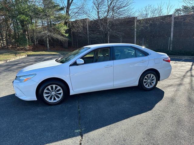 2016 toyota camry le