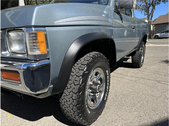 1993 nissan pickup truck short bed