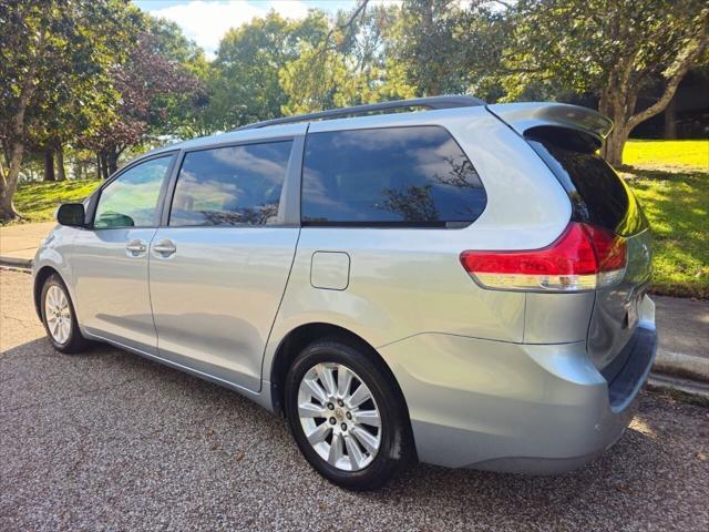 2011 toyota sienna limited
