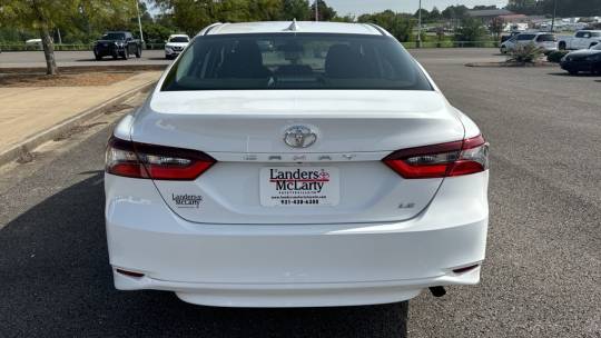 2024 toyota camry le automatic fwd