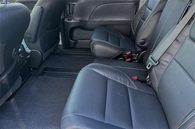 2017 toyota sienna se