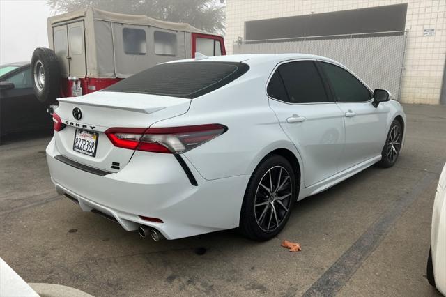 2022 toyota camry se