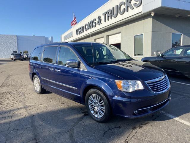 2015 chrysler town & country touring-l