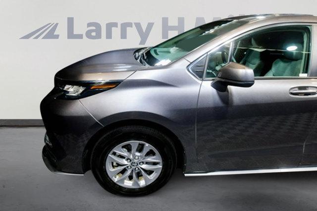 2023 toyota sienna le