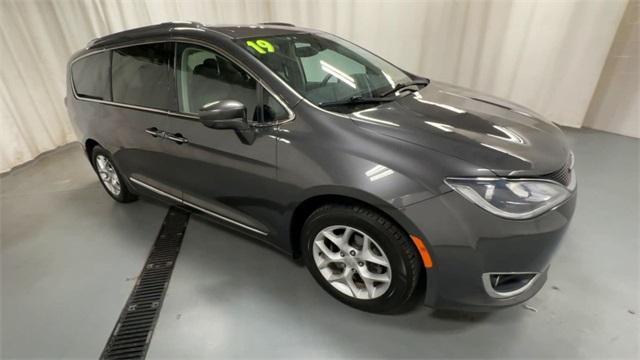 2019 chrysler pacifica touring-l plus