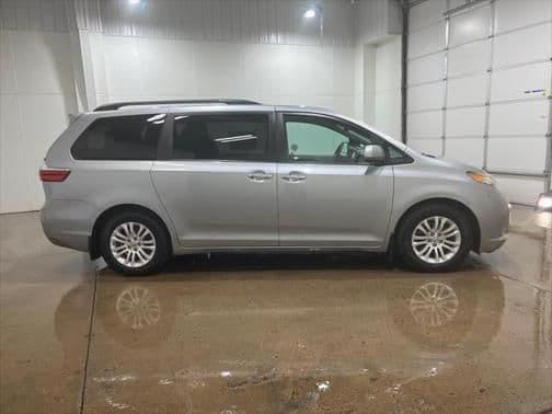 2017 toyota sienna l 7 passenger 4dr front-wheel drive passenger van in beaverdale heights, iowa