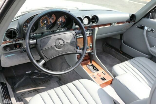 mercedes-benz 560 series white with 48,735 miles, for sale!