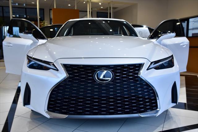 2021 lexus is 300 base