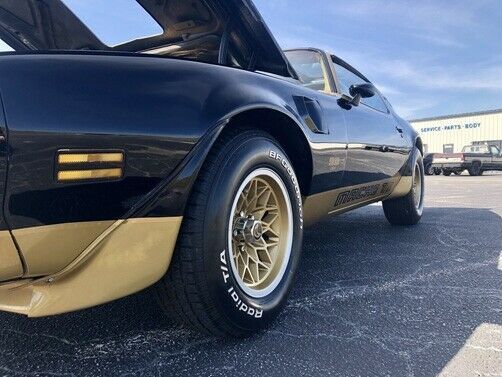 1978 pontiac trans am 26000 miles black/gold
