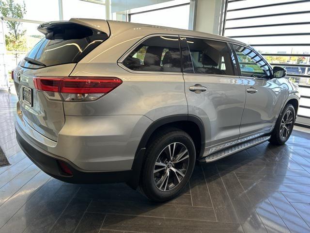 2018 toyota highlander le