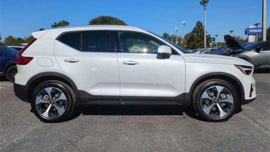 2025 Volvo XC40