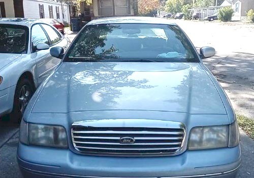 1999 ford crown victoria lx in illinois by owner