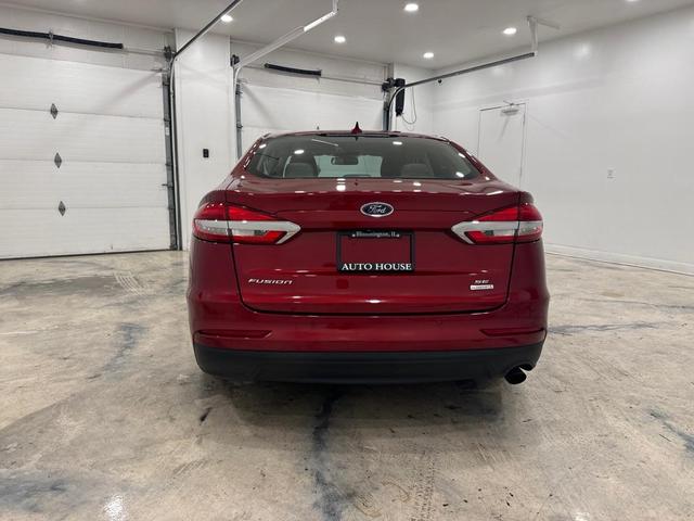2019 ford fusion se