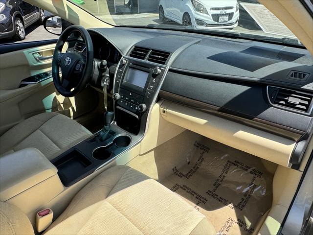 2016 toyota camry le