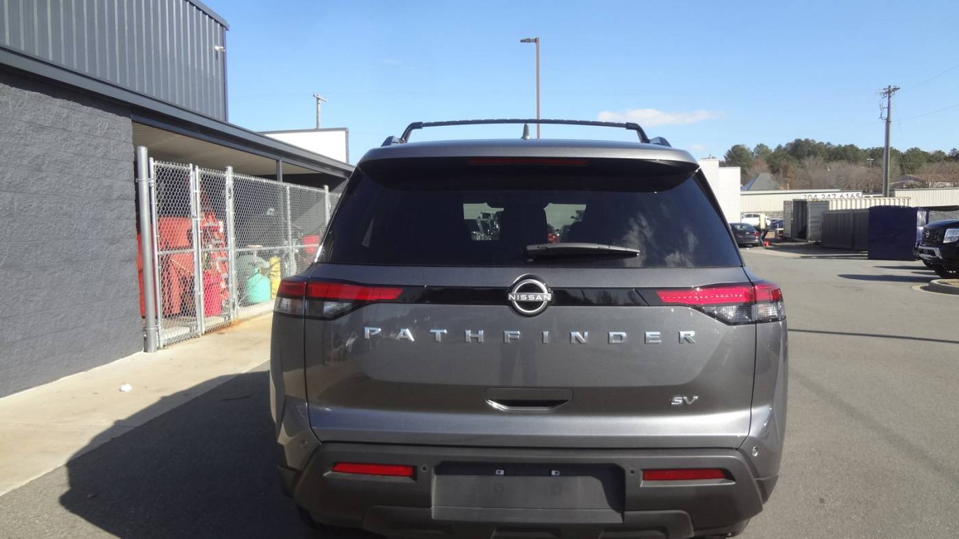 2024 nissan pathfinder sv
