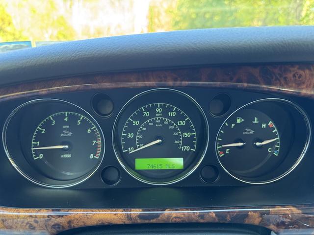 2004 jaguar xj8 base
