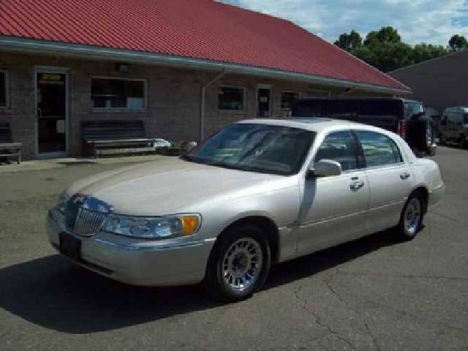 used 2001 lincoln town car for sale. in portsmouth, oh