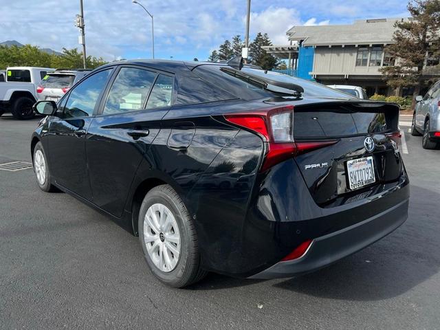 2021 toyota prius le