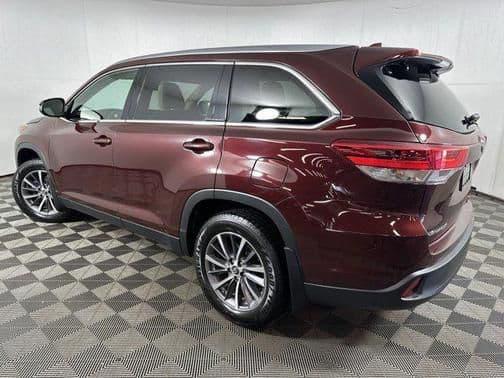 2019 toyota highlander xle in davenport, iowa