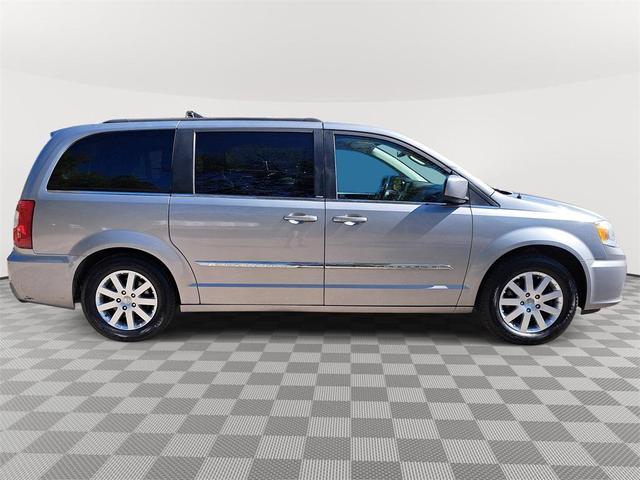2013 chrysler town & country touring