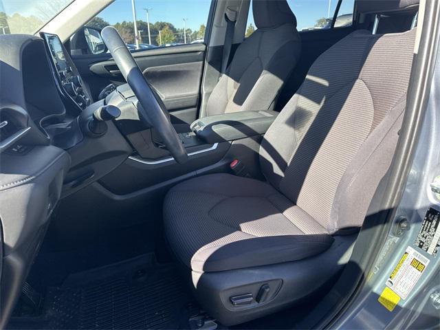 2020 toyota highlander le
