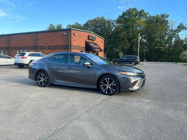 2020 toyota camry se
