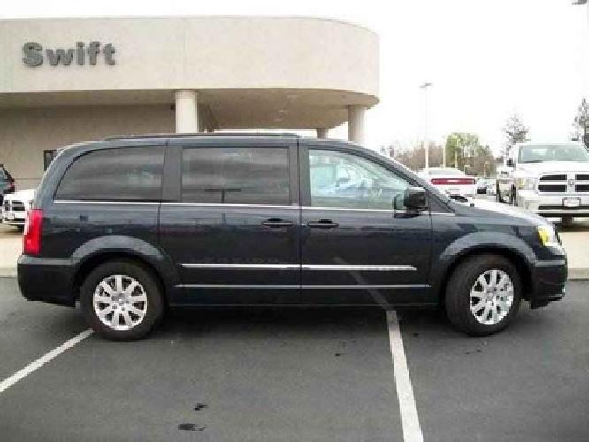 2013 chrysler town & country touring in davis, ca
