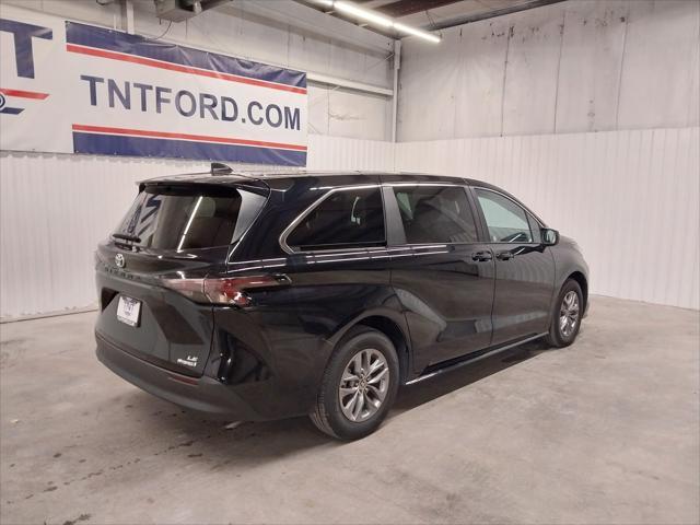 2024 toyota sienna le