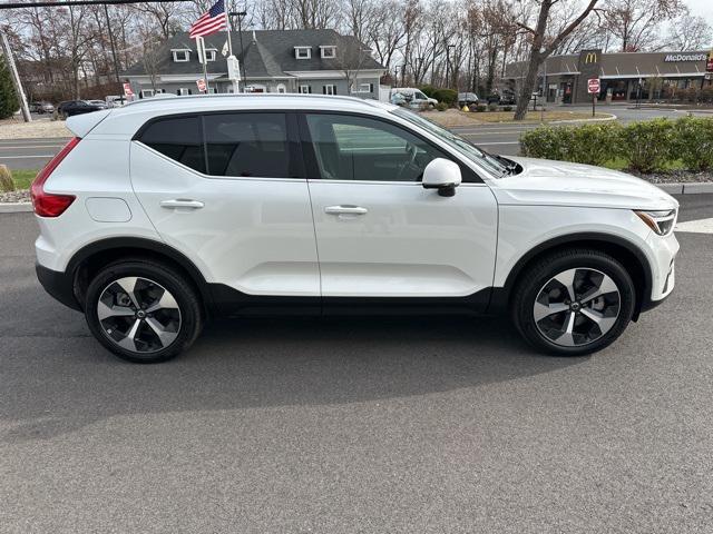 2024 volvo xc40 b5 plus bright theme