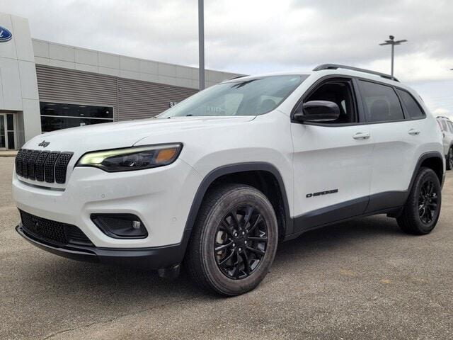 2023 jeep cherokee altitude lux
