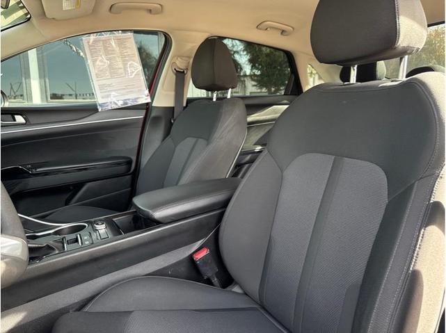 2022 kia k5 lxs