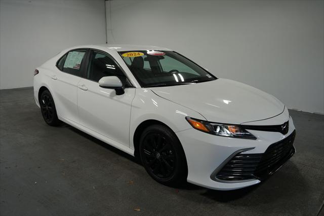 2024 toyota camry le