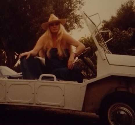 anita ekberg morris mini moke " la dolce vita "
