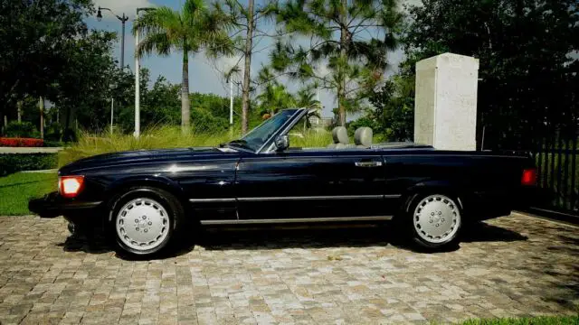 1988 mercedes benz 560sl roadster both hard and soft top runs an looks great