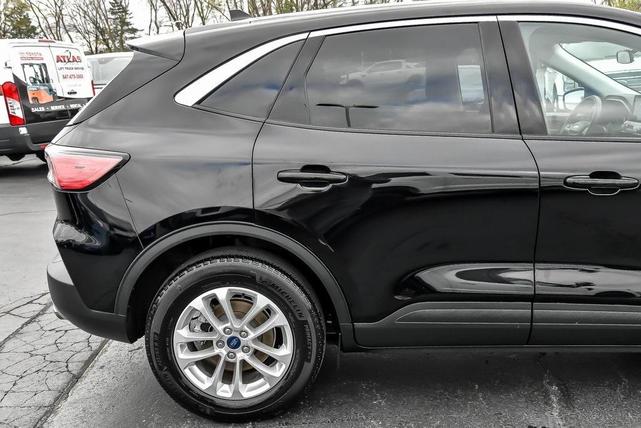 2022 ford escape se