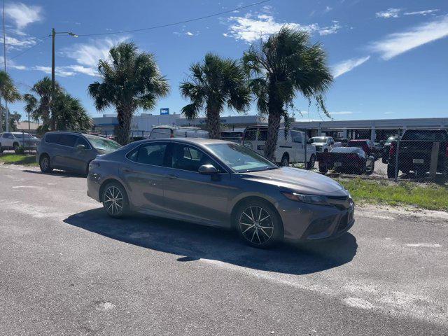 2021 toyota camry se
